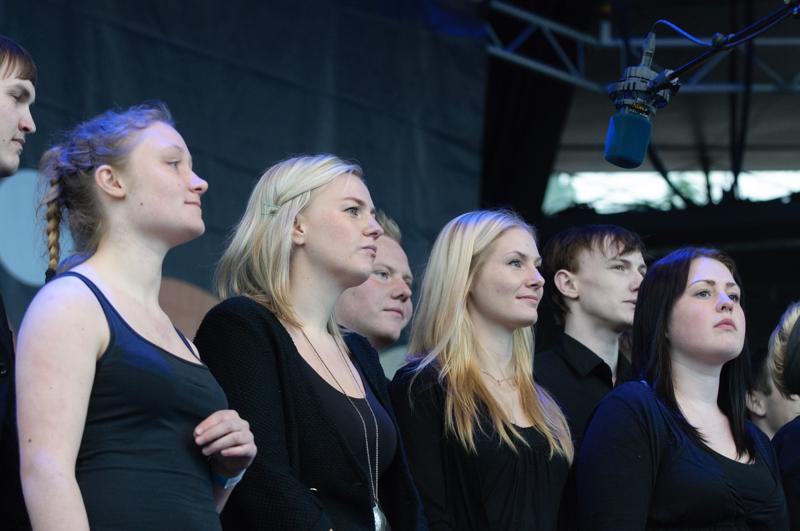  D3C_0848.JPG </br ><small> 2012-04-28 19:06</br >NIKON D300 + 70.0-200.0 mm f/2.8<br /> 82mm 1/400s f/4 ISO 1250</small>