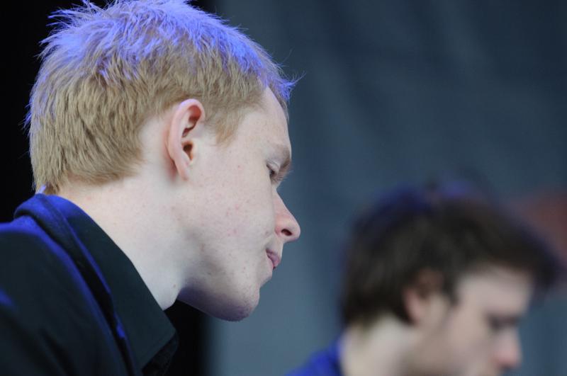  D3C_0854.JPG </br ><small> 2012-04-28 19:07</br >NIKON D300 + 70.0-200.0 mm f/2.8<br /> 170mm 1/400s f/4 ISO 1250</small>