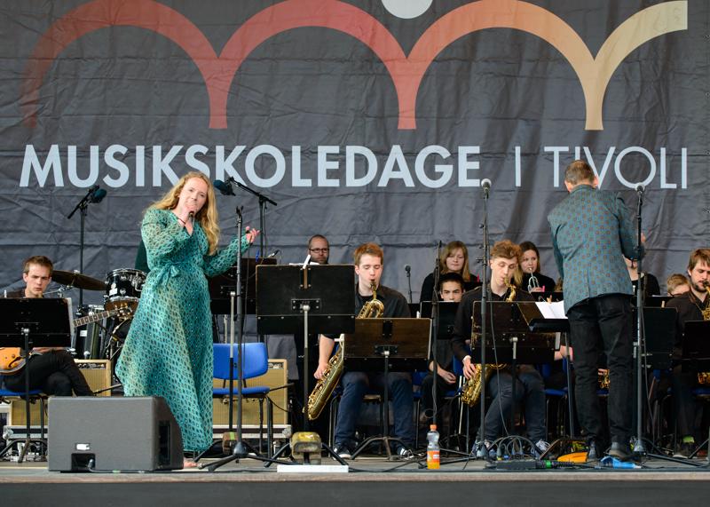  20130504_PB8_5393.JPG </br >Tivoli, 4.-5. Maj 2013</br > <small> 2013-05-04 16:15</br >NIKON D800 + 70.0-200.0 mm f/2.8<br /> 102mm 1/400s f/5.6 ISO 500</small>