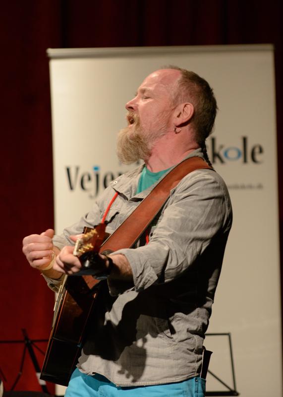  20130504_PB8_5280.JPG </br >Tivoli, 4.-5. Maj 2013</br > <small> 2013-05-04 15:08</br >NIKON D800 + 70.0-200.0 mm f/2.8<br /> 200mm 1/200s f/3.5 ISO 2000</small>