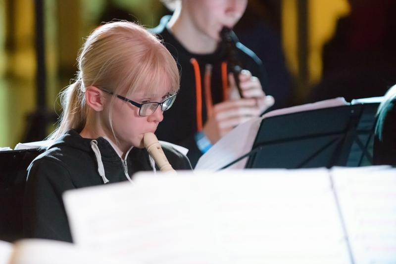  20150502_PB8_7925.JPG </br ><small> 2015-05-02 20:05</br >NIKON D800 + 70.0-200.0 mm f/2.8<br /> 155mm 1/250s f/2.8 ISO 12800</small>