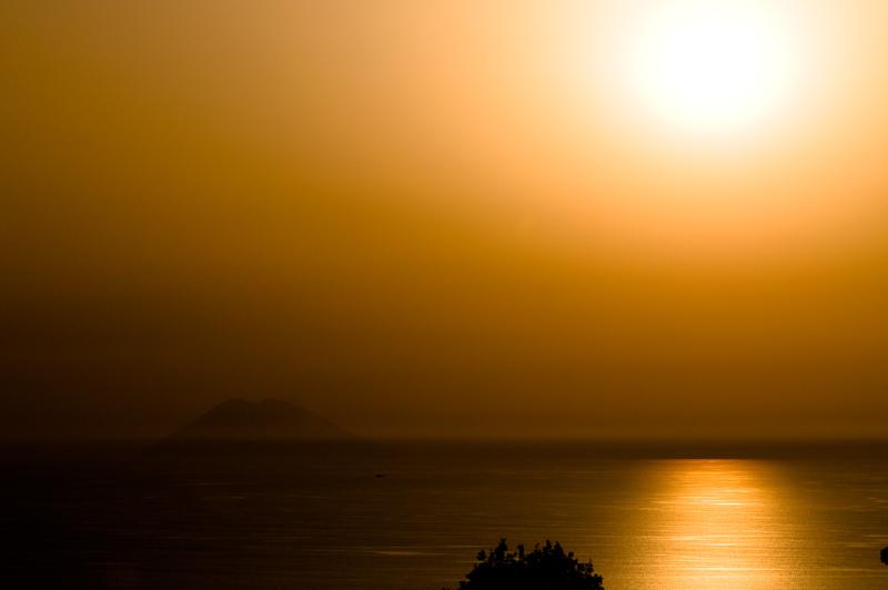  D3C_2296.jpg </br ><small> 2008-07-04 19:50</br >NIKON D300 105mm 1/2000s f/11 ISO 200</small>