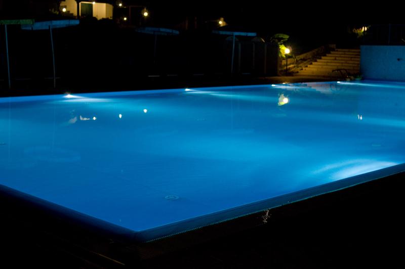  D3C_2347.jpg </br ><small> 2008-07-04 21:34</br >NIKON D300 35mm 1/40s f/2.8 ISO 1600</small>