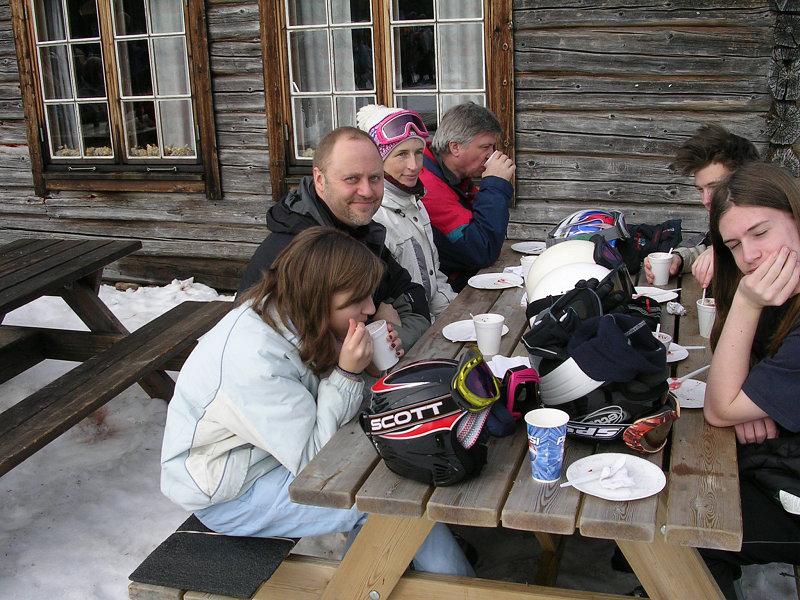  DSCN0851.JPG </br >          </br > <small> 2006-02-25 19:33</br >E3200 5.8mm 10/1561s f/5.6 ISO 50</small>