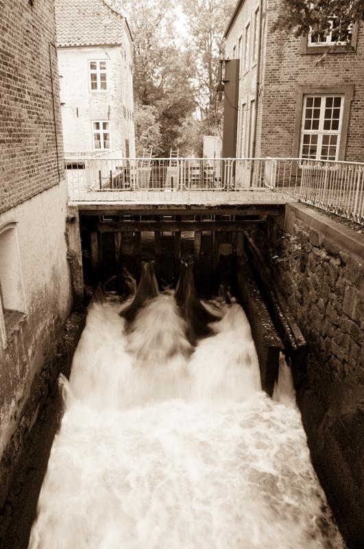  D3C_4905.jpg </br ><small> 2008-10-13 12:18</br >NIKON D300 17mm 1/10s f/11 ISO 200</small>