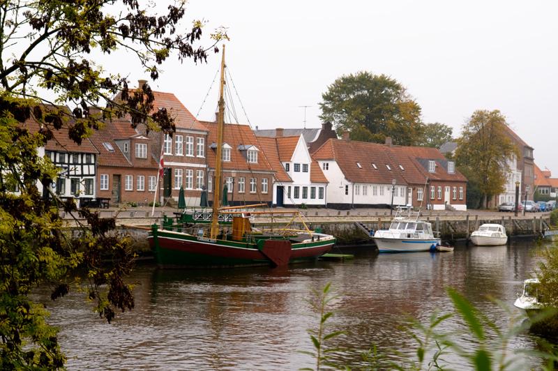  D3C_4903.jpg </br ><small> 2008-10-13 12:14</br >NIKON D300 50mm 1/160s f/6.3 ISO 200</small>