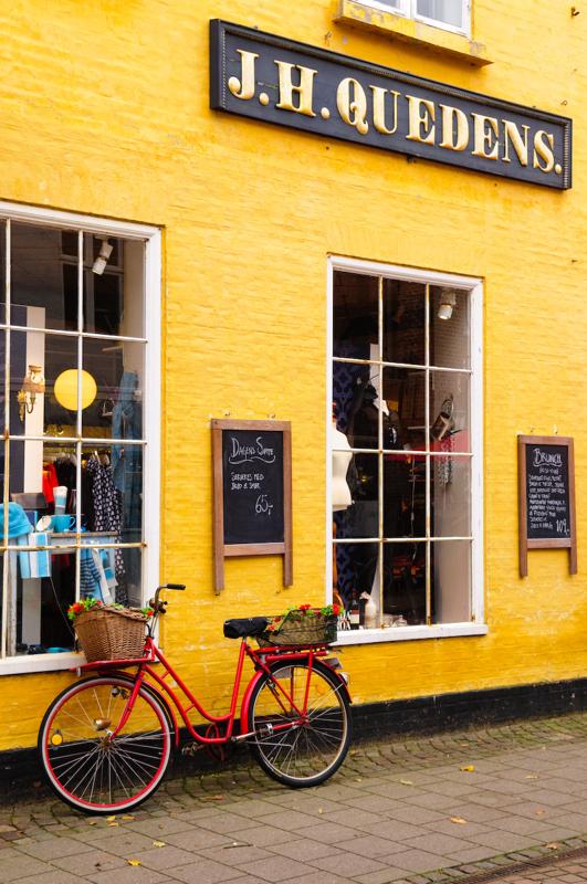  D3C_4912.jpg </br ><small> 2008-10-13 12:25</br >NIKON D300 38mm 1/50s f/5.6 ISO 320</small>