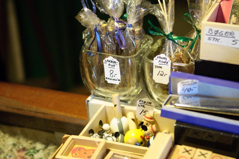  D3C_4945.jpg </br ><small> 2008-10-13 13:31</br >NIKON D300 55mm 1/50s f/2.8 ISO 1600</small>