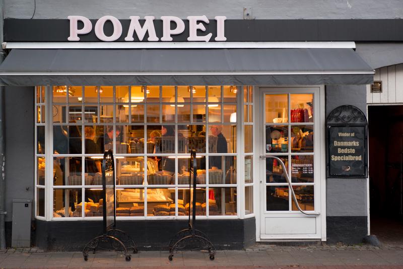  20121015_PB8_2897.JPG </br ><small> 2012-10-15 08:00</br >NIKON D800 + 24.0-70.0 mm f/2.8<br /> 70mm 1/50s f/4 ISO 640</small>