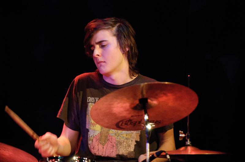  D3C_6810.jpg </br ><small> 2011-03-21 20:37</br >NIKON D300 + 70.0-200.0 mm f/2.8<br /> 200mm 1/60s f/2.8 ISO 1600</small>