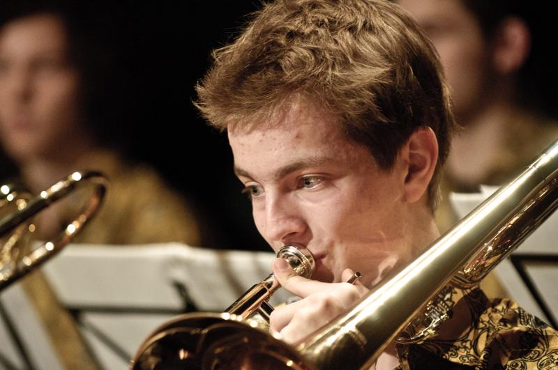  D3C_6926.jpg </br ><small> 2011-03-21 23:15</br >NIKON D300 + 70.0-200.0 mm f/2.8<br /> 200mm 1/50s f/2.8 ISO 1600</small>