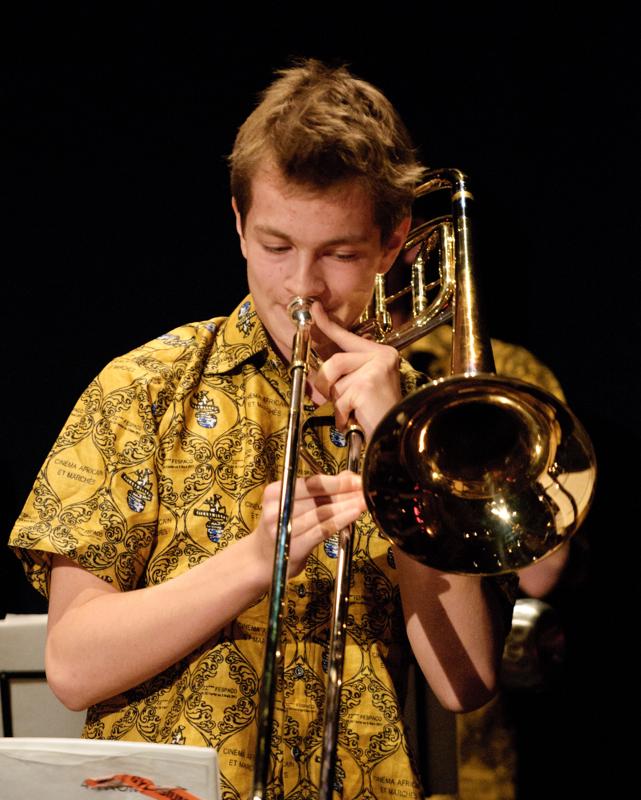  D3C_6932.jpg </br ><small> 2011-03-21 23:21</br >NIKON D300 + 70.0-200.0 mm f/2.8<br /> 200mm 1/50s f/3.2 ISO 1600</small>