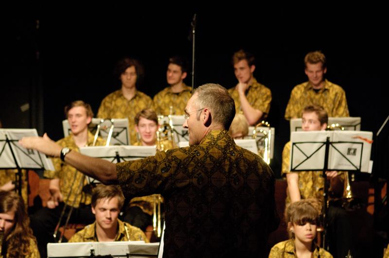  D3C_6940.jpg </br ><small> 2011-03-21 23:33</br >NIKON D300 + 17.0-55.0 mm f/2.8<br /> 55mm 1/50s f/3.2 ISO 1600</small>