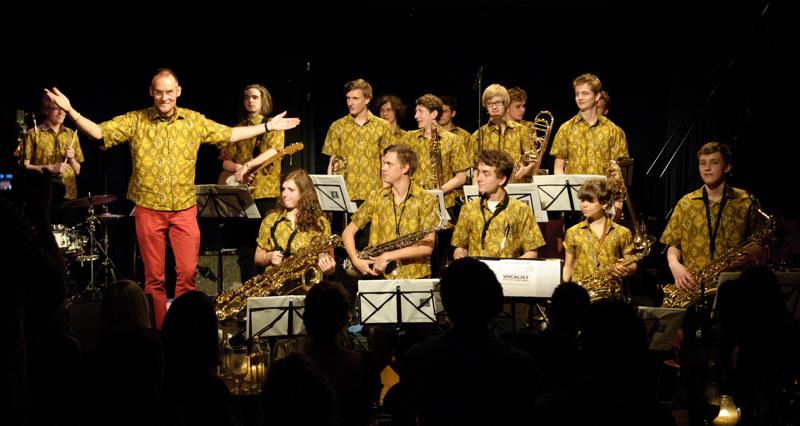  D3C_6978.jpg </br ><small> 2011-03-21 23:38</br >NIKON D300 + 17.0-55.0 mm f/2.8<br /> 31mm 1/50s f/2.8 ISO 1600</small>