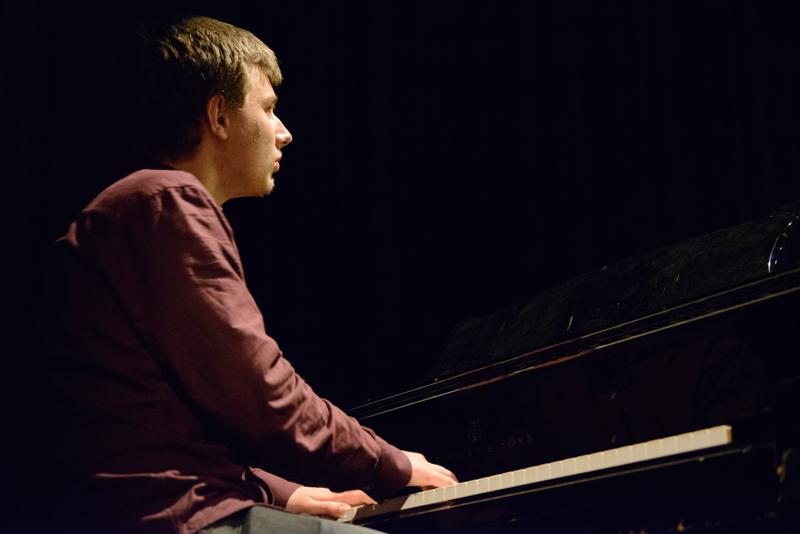  20130430_PB8_4896.JPG </br >Sant Annæ Big Band og MGK hold, Jazzhouse April 2013</br > <small> 2013-04-30 20:47</br >NIKON D800 + 24.0-70.0 mm f/2.8<br /> 58mm 1/25s f/2.8 ISO 6400</small>