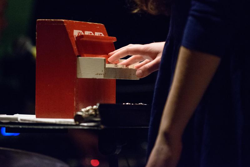  20130430_PB8_4904.JPG </br >Sant Annæ Big Band og MGK hold, Jazzhouse April 2013</br > <small> 2013-04-30 21:10</br >NIKON D800 + 70.0-200.0 mm f/2.8<br /> 200mm 1/200s f/2.8 ISO 6400</small>