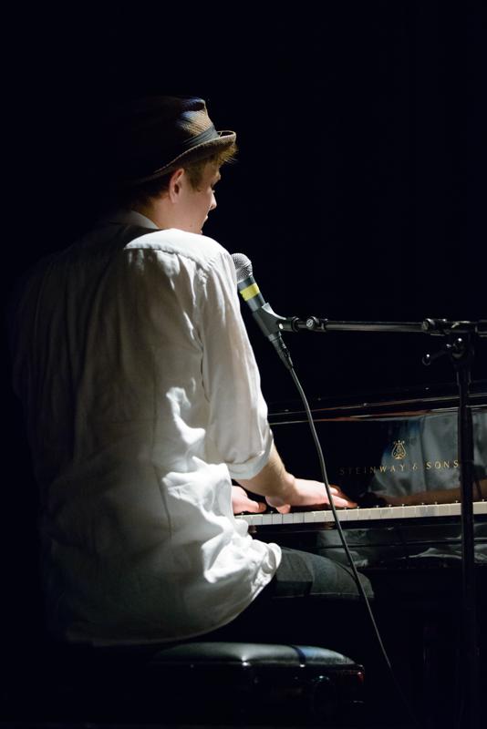  20130430_PB8_4922.JPG </br >Sant Annæ Big Band og MGK hold, Jazzhouse April 2013</br > <small> 2013-04-30 21:23</br >NIKON D800 + 70.0-200.0 mm f/2.8<br /> 80mm 1/25s f/2.8 ISO 6400</small>