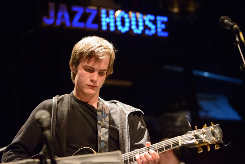  20130430_PB8_4928.JPG </br >Sant Annæ Big Band og MGK hold, Jazzhouse April 2013</br > <small> 2013-04-30 21:37</br >NIKON D800 + 70.0-200.0 mm f/2.8<br /> 90mm 1/100s f/2.8 ISO 6400</small>