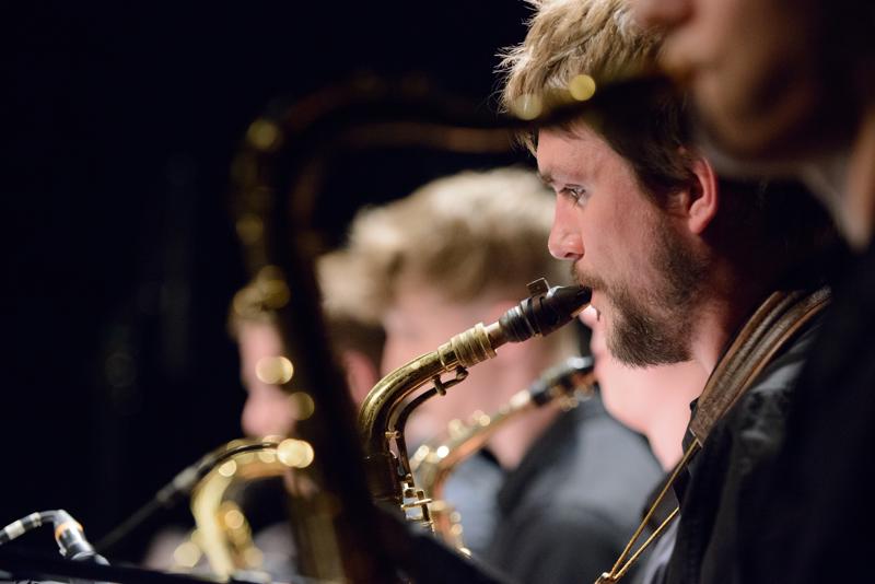  20130430_PB8_4944.JPG </br >Sant Annæ Big Band og MGK hold, Jazzhouse April 2013</br > <small> 2013-04-30 21:41</br >NIKON D800 + 70.0-200.0 mm f/2.8<br /> 105mm 1/125s f/2.8 ISO 5600</small>