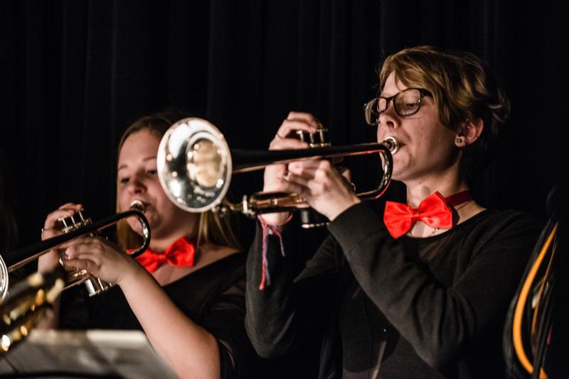  20130430_PB8_4949.JPG </br >Sant Annæ Big Band og MGK hold, Jazzhouse April 2013</br > <small> 2013-04-30 21:41</br >NIKON D800 + 70.0-200.0 mm f/2.8<br /> 125mm 1/20s f/2.8 ISO 6400</small>