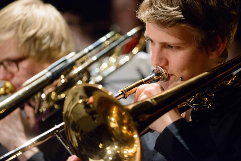  20130430_PB8_4951.JPG </br >Sant Annæ Big Band og MGK hold, Jazzhouse April 2013</br > <small> 2013-04-30 21:42</br >NIKON D800 + 70.0-200.0 mm f/2.8<br /> 130mm 1/100s f/2.8 ISO 6400</small>