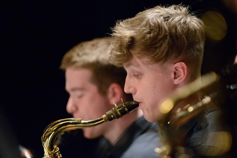  20130430_PB8_4934.JPG </br >Sant Annæ Big Band og MGK hold, Jazzhouse April 2013</br > <small> 2013-04-30 21:39</br >NIKON D800 + 70.0-200.0 mm f/2.8<br /> 190mm 1/200s f/2.8 ISO 6400</small>